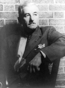 William Faulkner (1897-1962) 11 décembre 1954 (épreuve gélatino-argentique) - Carl Van Vechten