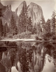Vue en miroir des rochers de la cathédrale, Yosemite, vers 1872, imprimé vers 1876 - Carleton E. Watkins.