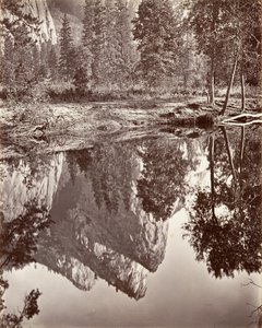 Vue en miroir des Trois Frères, Yosemite, vers 1872, imprimé vers 1876 - Carleton E. Watkins.