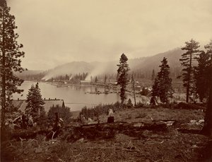 Vue de la baie de Gleenbrook [sic], lac Tahoe, montrant les scieries, le brise-lames et les bateaux à vapeur de la Carson and Tahoe Lumber and Flume Co. ainsi que le terminus du lac Tahoe, N.G.R.R. - Carleton Watkins