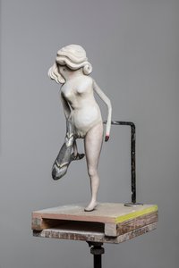 Degas Doll 2, 2017 (résine peinte, acier, bois)