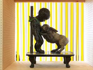 La merveilleuse histoire du bébé goudron, 2010 (bois, argile, tissu, peinture)