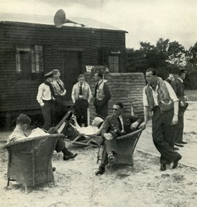 Entre les combats, vers 1943