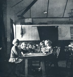 Leçons pour les enfants de Londres dans la salle du village, 1941 - Cecil Beaton