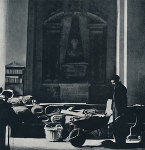 St. Mary-le-Bow après le premier blitz. Elle est maintenant détruite, 1941
