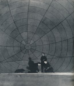 Le web WAAFS travaillant sur un ballon, 1941