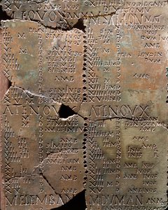 Calandre sur plaques de bronze, de Coligny - Celtic