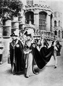 Le roi George V et la reine Mary en robes des Chevaliers de la Jarretière, Windsor, 1937 - Central Press