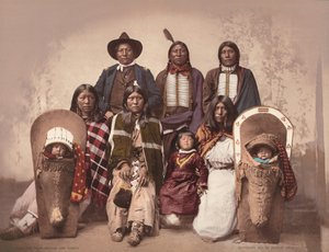 Chef Ute Severo et sa famille, c. 1885, publié en 1900 (photo) - Charles A. Nast