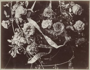 Étude de fleurs avec panier et rubans