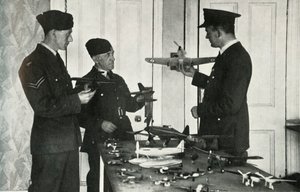 Personnel de la RAF apprenant à identifier les avions pendant la Seconde Guerre mondiale, 1941 - Charles Brown