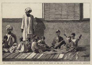 La famine au Cachemire, orphelins apprenant à coudre devant le bungalow du révérend T R Wade, Srinuggur - Charles Edwin Fripp