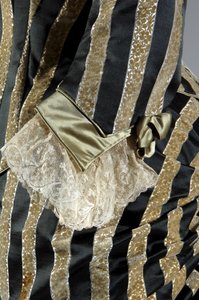 Robe de soirée, vers 1884 (détail du bras) - Charles Frederick Worth