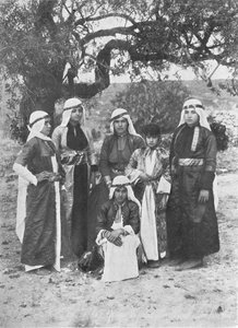 Groupe de dames druzes, vers 1913 - Charles J. S. Makin