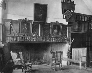 Cheminée dans le hall - Charles Latham