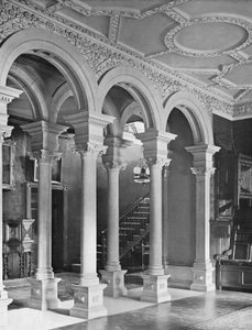 Travail de la pierre dans le hall - Charles Latham