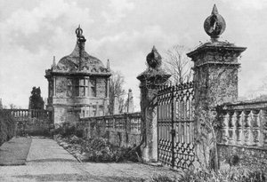 La maison de jardin est et les portes de la cour - Charles Latham