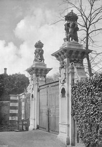 Les Portes du Pot de Fleurs à Hampton Court - Charles Latham
