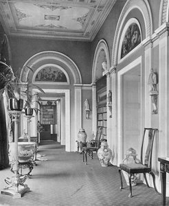 Le couloir de la bibliothèque - Charles Latham