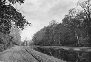 Le Long Canal et le Pavillon - Charles Latham