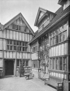 La Cour à Ossature en Bois - Charles Latham