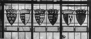 Fenêtres dans le hall (côté gauche) - Charles Latham