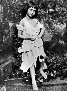 Alice Liddell amie de Lewis Carroll, ici en mendiante, photo par Carroll en 1865 - Charles Lutwidge (1832 98) Dodgson