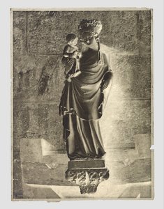 Sculpture de Marie avec enfant à Notre-Dame, Paris - Charles Nègre