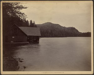 Lac Echo et hangar à bateaux, Franconia Notch, New Hampshire