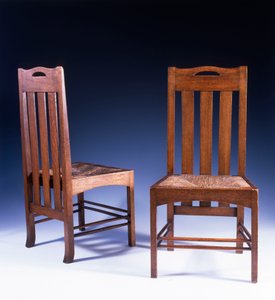 Une chaise de salle à manger en chêne conçue par Charles Rennie Mackintosh pour les salons de thé Argyle Street, vers 1898-99 - Charles Rennie Mackintosh
