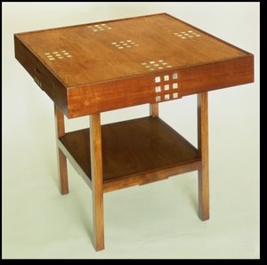 Table avec incrustation de nacre, 1918 (bois d
