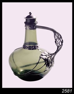 Carafe en verre vert monté en argent avec marque de fabricant pour la Guilde de l
