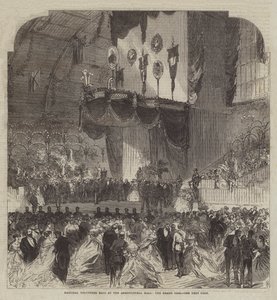 Bal des Volontaires Nationaux au Agricultural Hall, le Grand Dais
