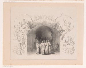 Religieuses devant le portail de l