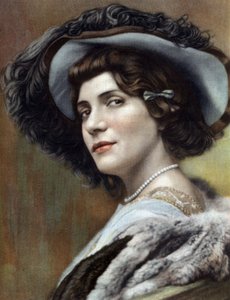 Comédienne française Eve Lavallière (1866-1929) en Miquette dans la pièce "Miquette et sa mère" de Robert de Flers, photo de Cheri Rousseau du journal français "Le Théâtre" de décembre 11 - Cheri Rousseau