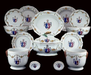 Service de table armorial famille rose peint avec les armoiries de Tranefelt de Suède (céramique)
