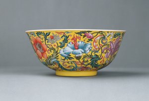 Un beau bol jaune famille rose, 1821-1850 - Chinese School