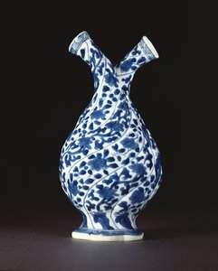 Double bouteille bleue et blanche en forme de verre européen, période Kangxi (1662-1722)