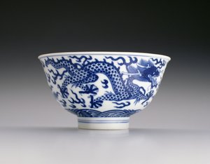 Bol avec dragons et vagues, marque et période Xianfeng 1851-61