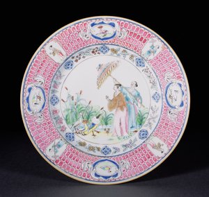 Assiette de dîner peinte en Famille Rose représentant La Dame au Parason, d