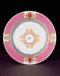 Assiette de dîner peinte en émaux Famille Rose avec les armes des Grimaldi di Castro, période Yongzheng (1723-35) vers 1735