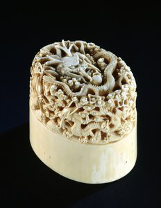 Sceau impérial avec un dragon gardant une perle de sagesse - Chinese School