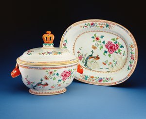 Soupière, couvercle et support peints avec le motif Double Paon, période Qianlong (1736-95)