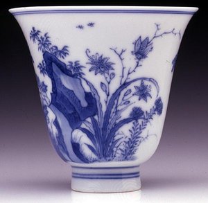 Gobelet en porcelaine semi-œuf, marque et période Kangxi 1662-1722