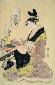 Femme peignant à son bureau