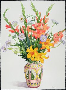 Fleurs orange et bleues dans un vase marocain - Christopher Ryland