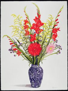 Lys tigrés, glaïeuls et scabieuses dans un vase marocain bleu