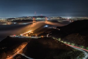 Brouillard nocturne sur le Golden Gate