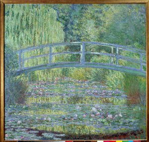 La passerelle et le bassin aux nénuphars