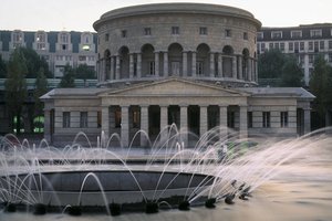 La rotonde de La Villette construite en 1789 par Claude Nicolas Ledoux.